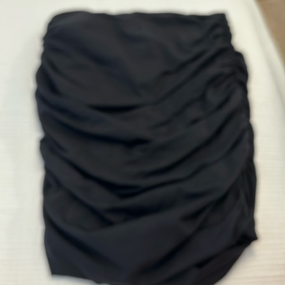 Babaton XS rushing, black skirt great condition never worn but tags were removed - Picture 1 of 4